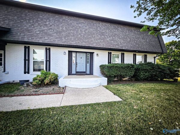 100 Hickory Drive, Muscle Shoals, AL 35661