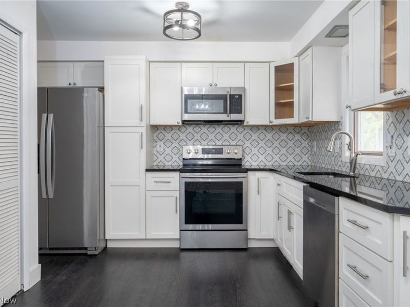 4859 Delevan Drive, Lyndhurst, OH 44124 Photo 2