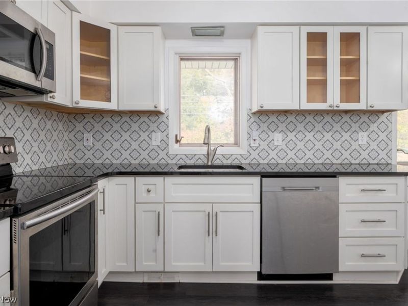 4859 Delevan Drive, Lyndhurst, OH 44124 Photo 4