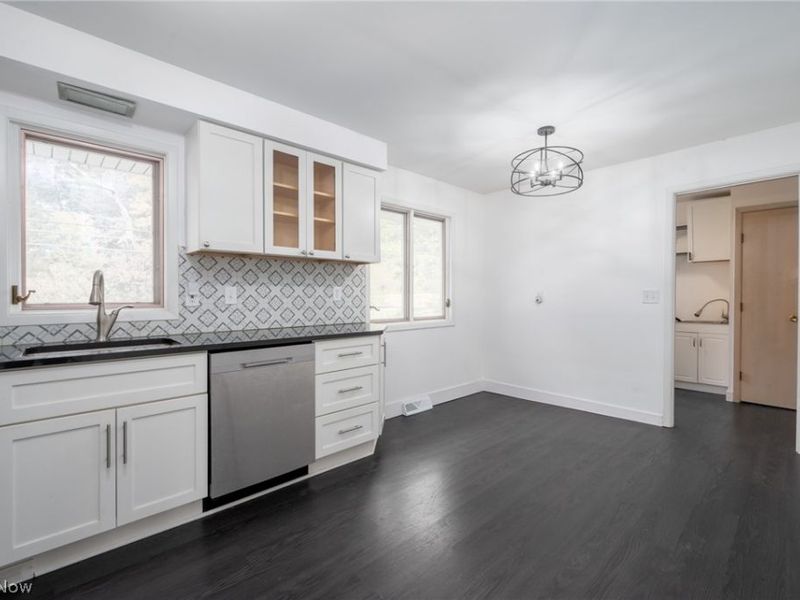 4859 Delevan Drive, Lyndhurst, OH 44124 Photo 5