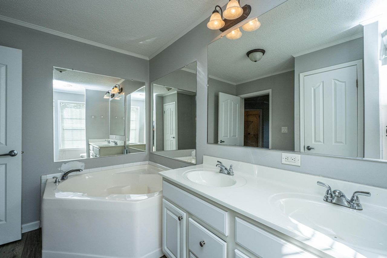 142 Mano Street Photo 24