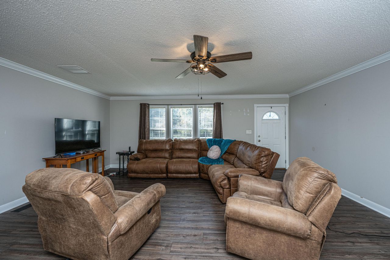 142 Mano Street Photo 8