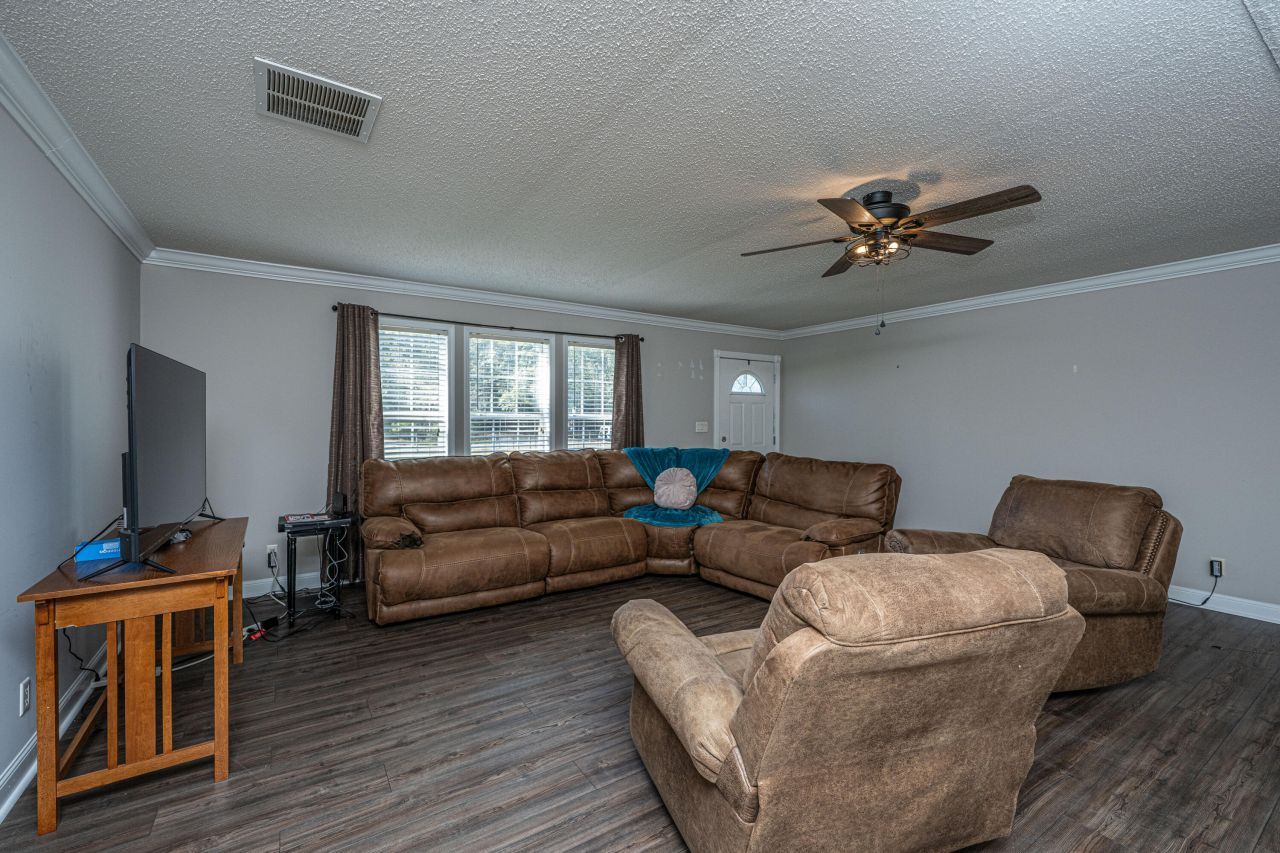 142 Mano Street Photo 9