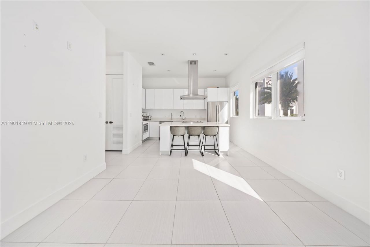 9153 NW 33rd St, Doral, FL 33172 Photo