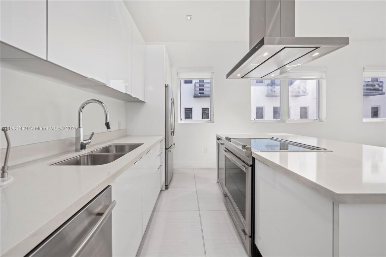 9153 NW 33rd St, Doral, FL 33172 Photo