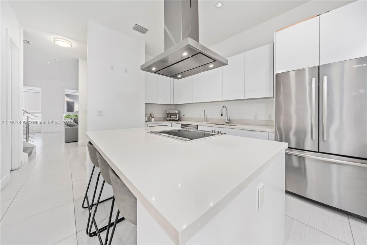 9153 NW 33rd St, Doral, FL 33172 Photo