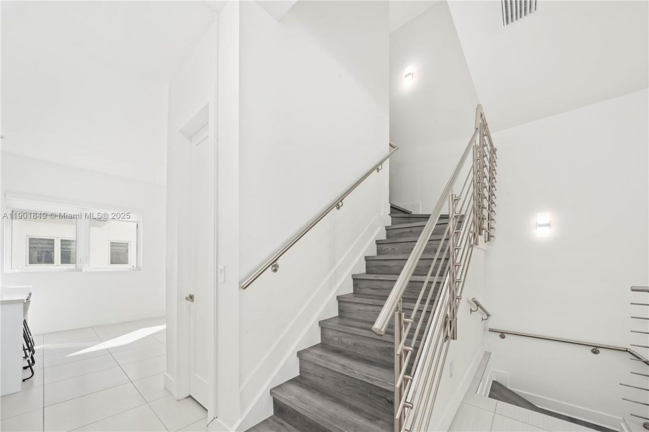 9153 NW 33rd St, Doral, FL 33172 Photo