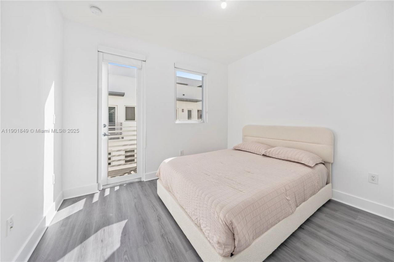 9153 NW 33rd St, Doral, FL 33172 Photo