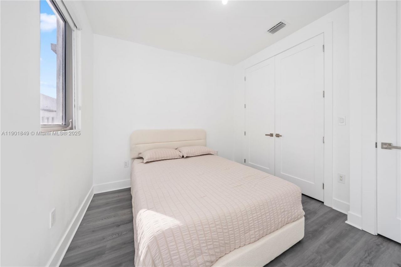 9153 NW 33rd St, Doral, FL 33172 Photo