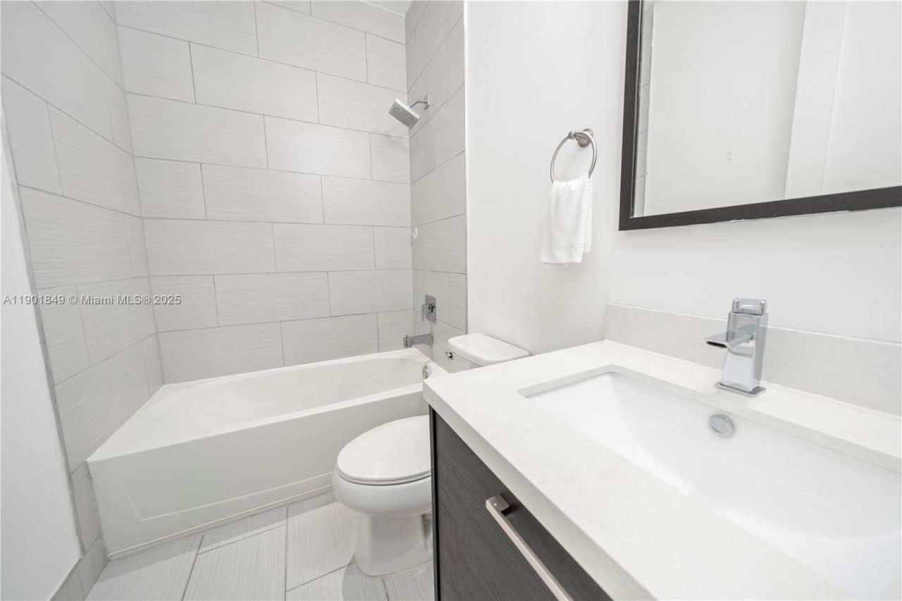 9153 NW 33rd St, Doral, FL 33172 Photo