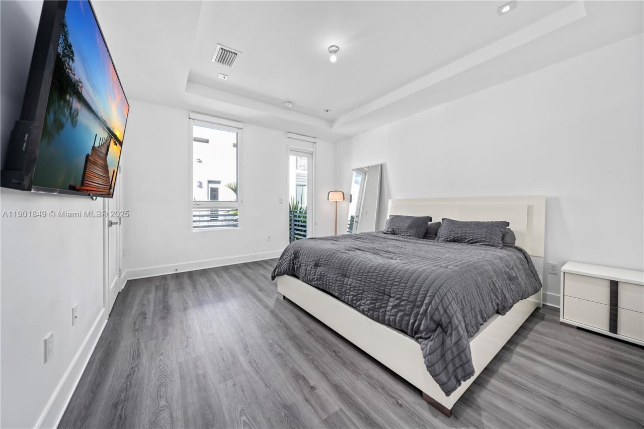 9153 NW 33rd St, Doral, FL 33172 Photo