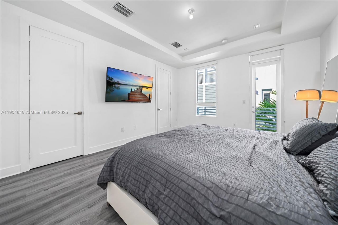 9153 NW 33rd St, Doral, FL 33172 Photo