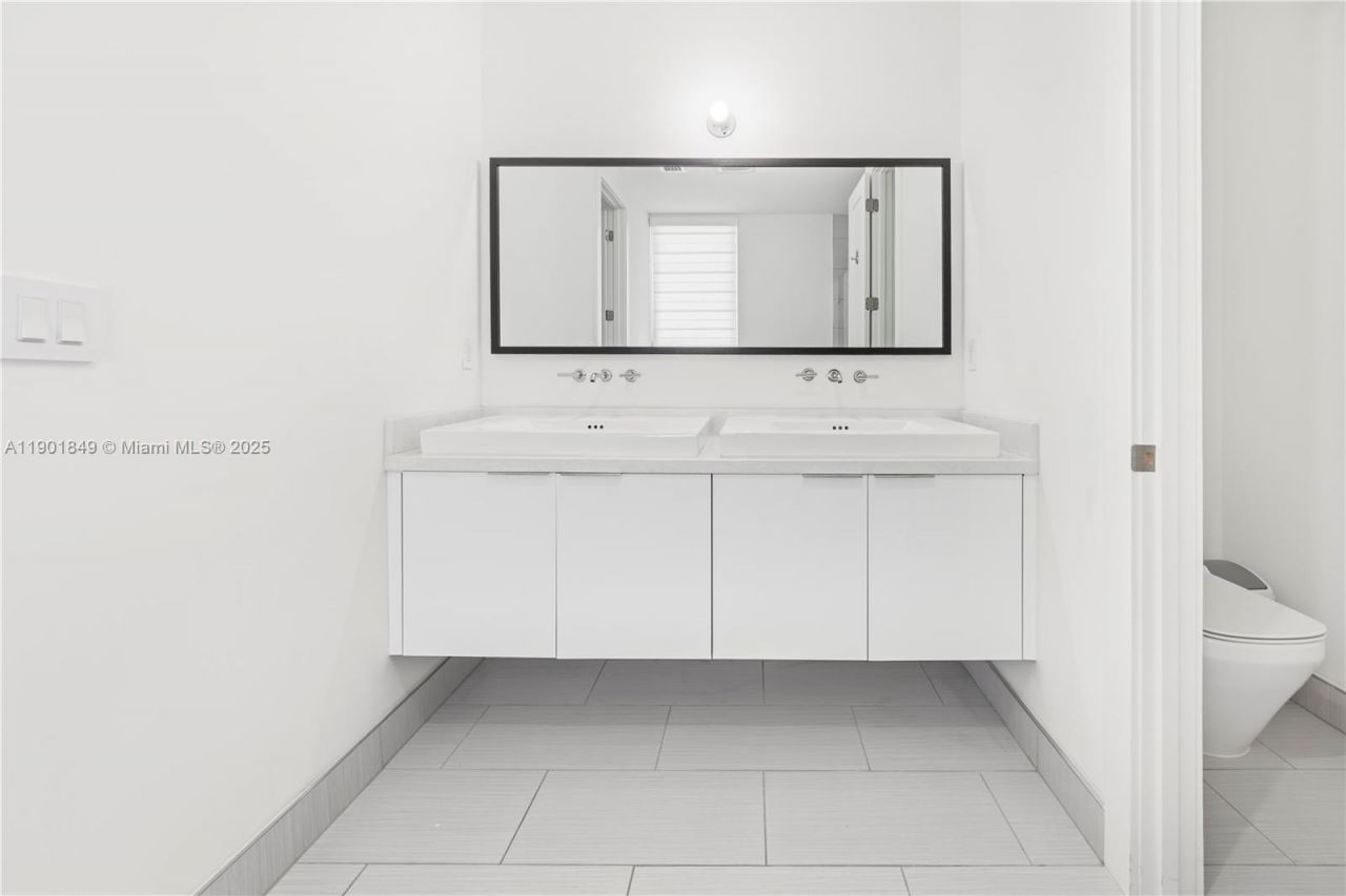 9153 NW 33rd St, Doral, FL 33172 Photo