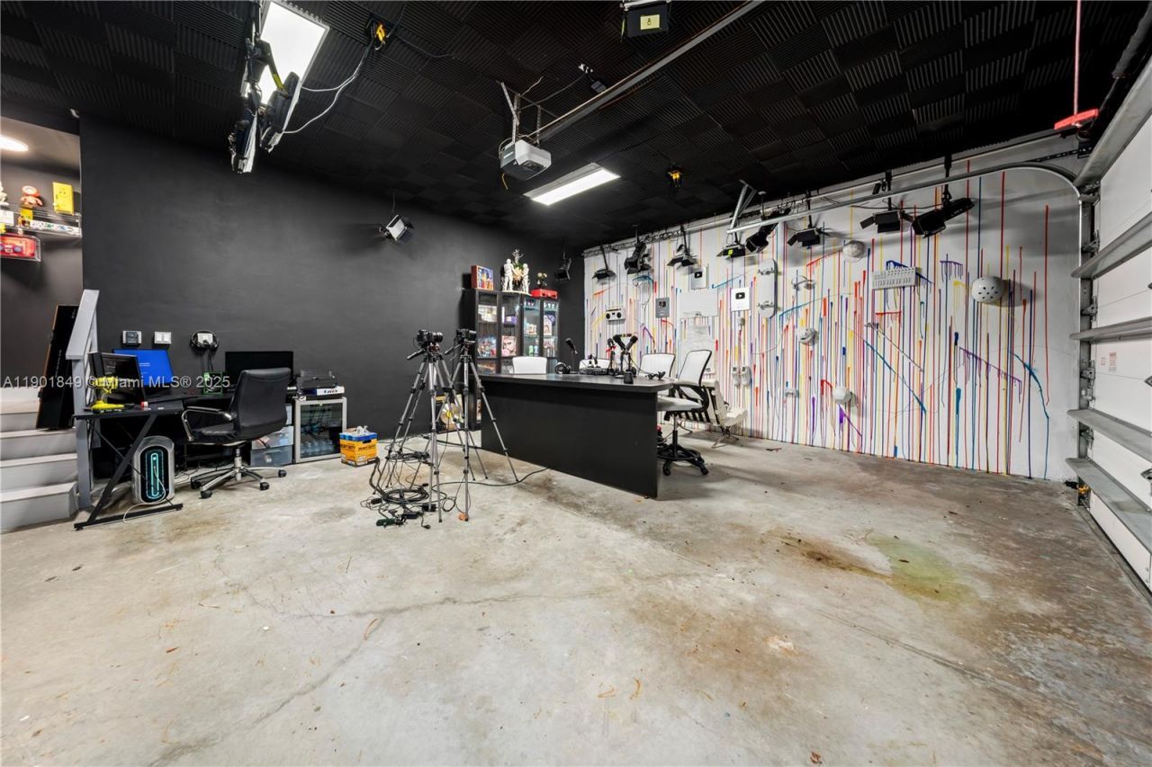 9153 NW 33rd St, Doral, FL 33172 Photo