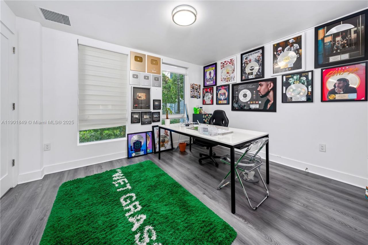 9153 NW 33rd St, Doral, FL 33172 Photo