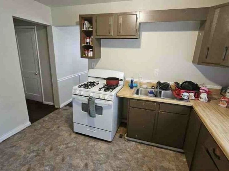 1093 Joy Avenue, Akron, OH 44306 Photo 5