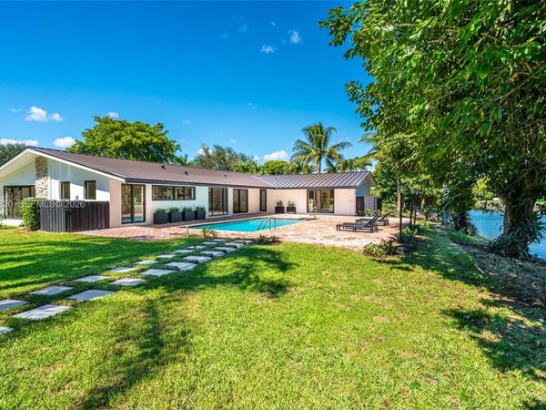 10945 SW 75th Ct, Pinecrest, FL 33156