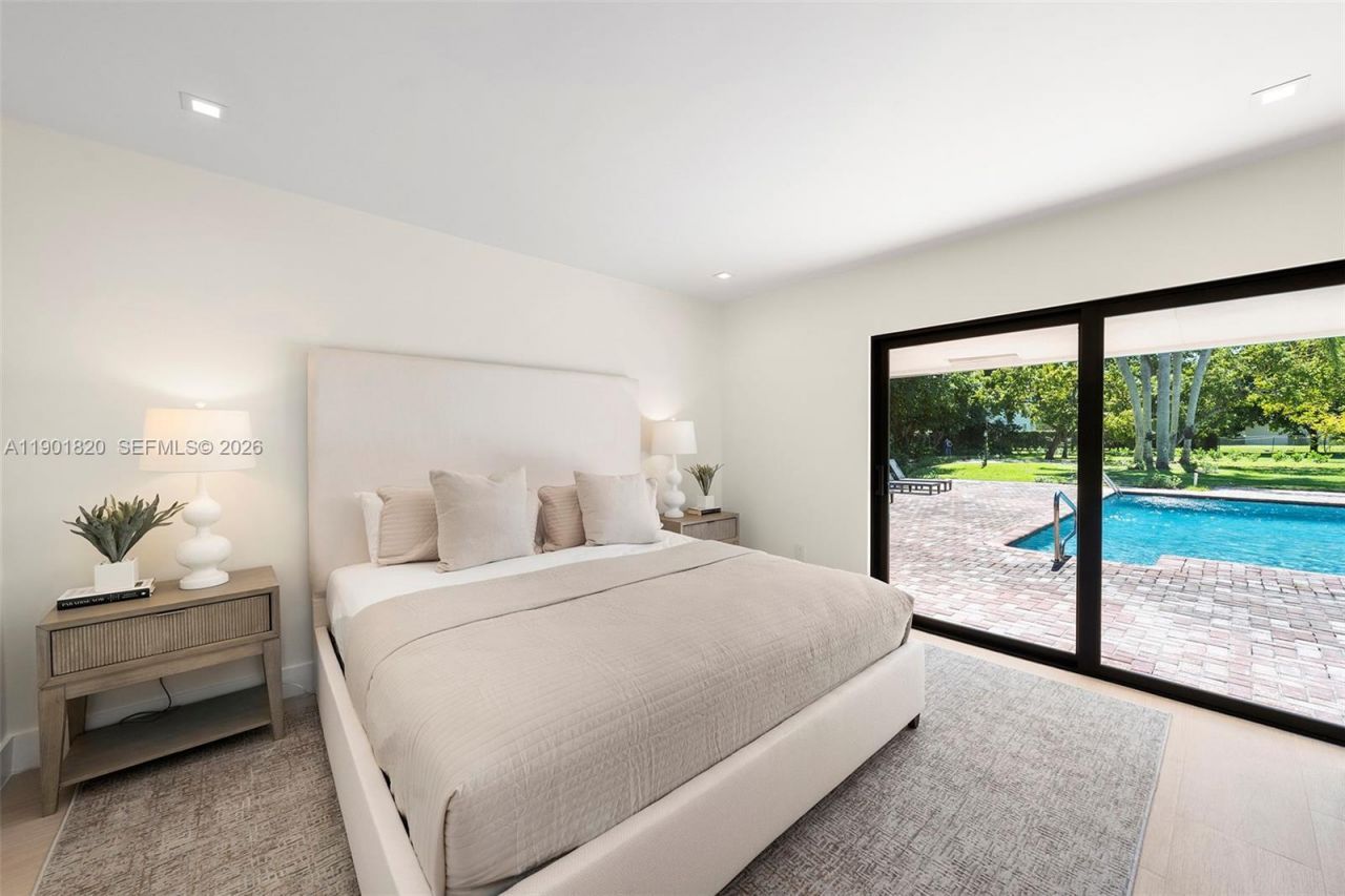 10945 SW 75th Ct, Pinecrest, FL 33156 Photo