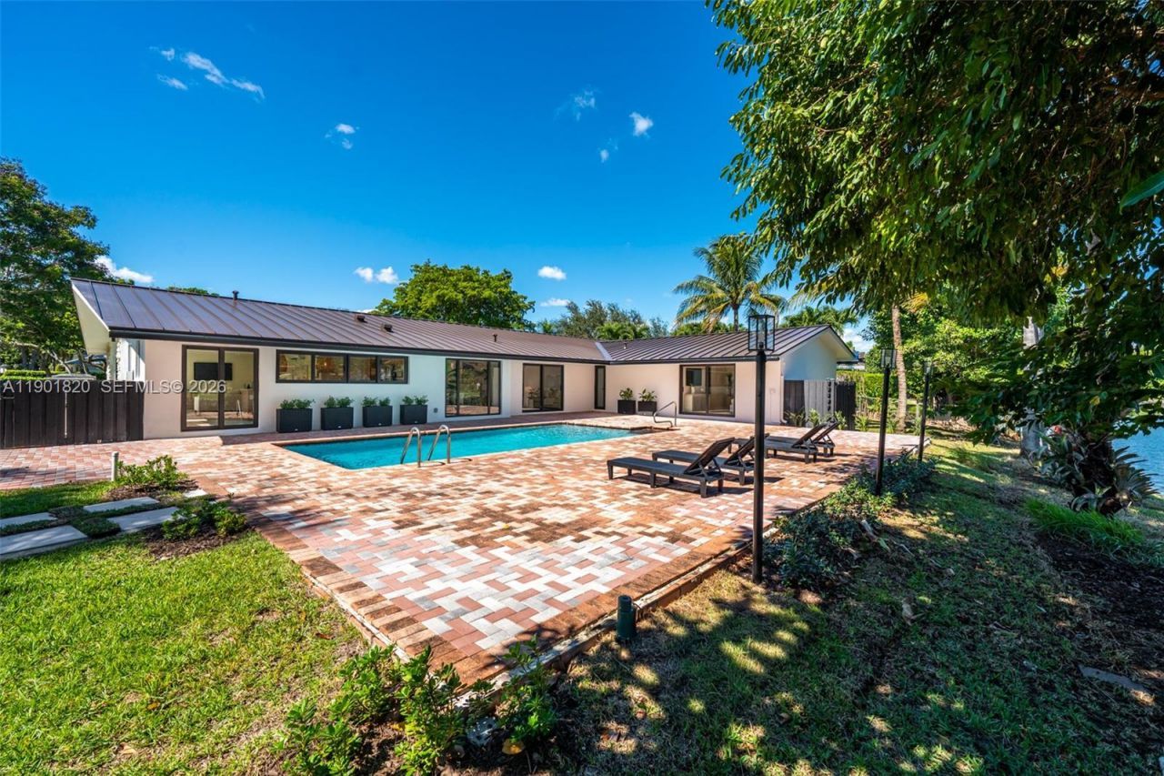 10945 SW 75th Ct, Pinecrest, FL 33156 Photo