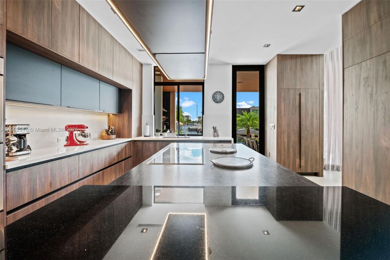 655 Layne Blvd, Hallandale Beach, FL 33009 Photo