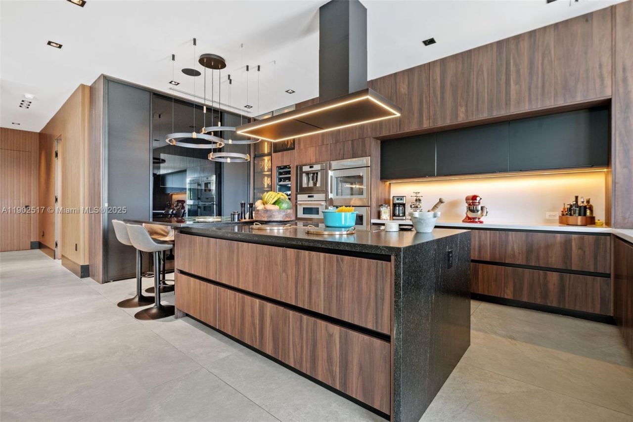 655 Layne Blvd, Hallandale Beach, FL 33009 Photo