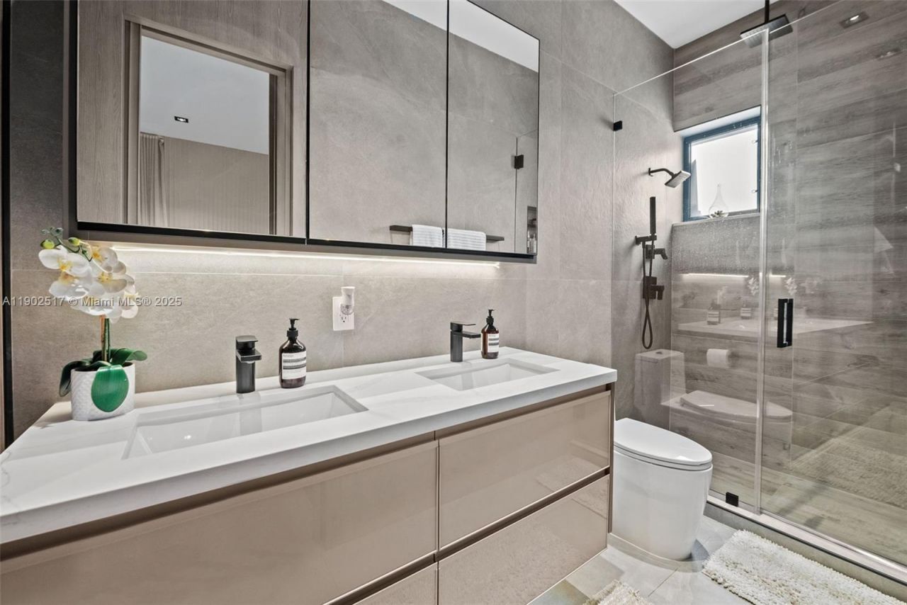 655 Layne Blvd, Hallandale Beach, FL 33009 Photo