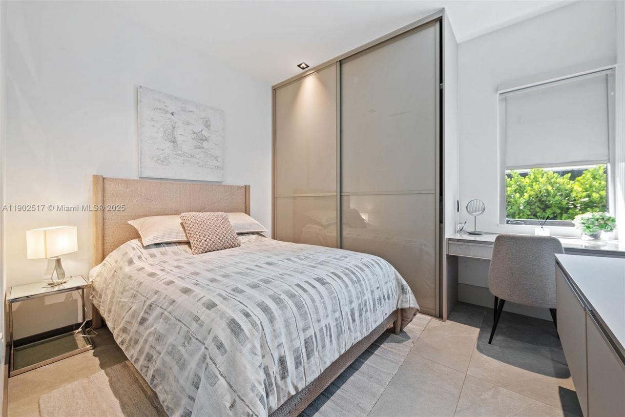 655 Layne Blvd, Hallandale Beach, FL 33009 Photo