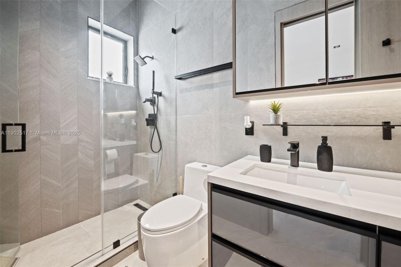 655 Layne Blvd, Hallandale Beach, FL 33009 Photo