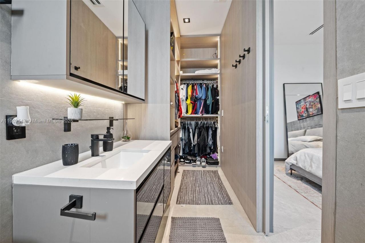 655 Layne Blvd, Hallandale Beach, FL 33009 Photo