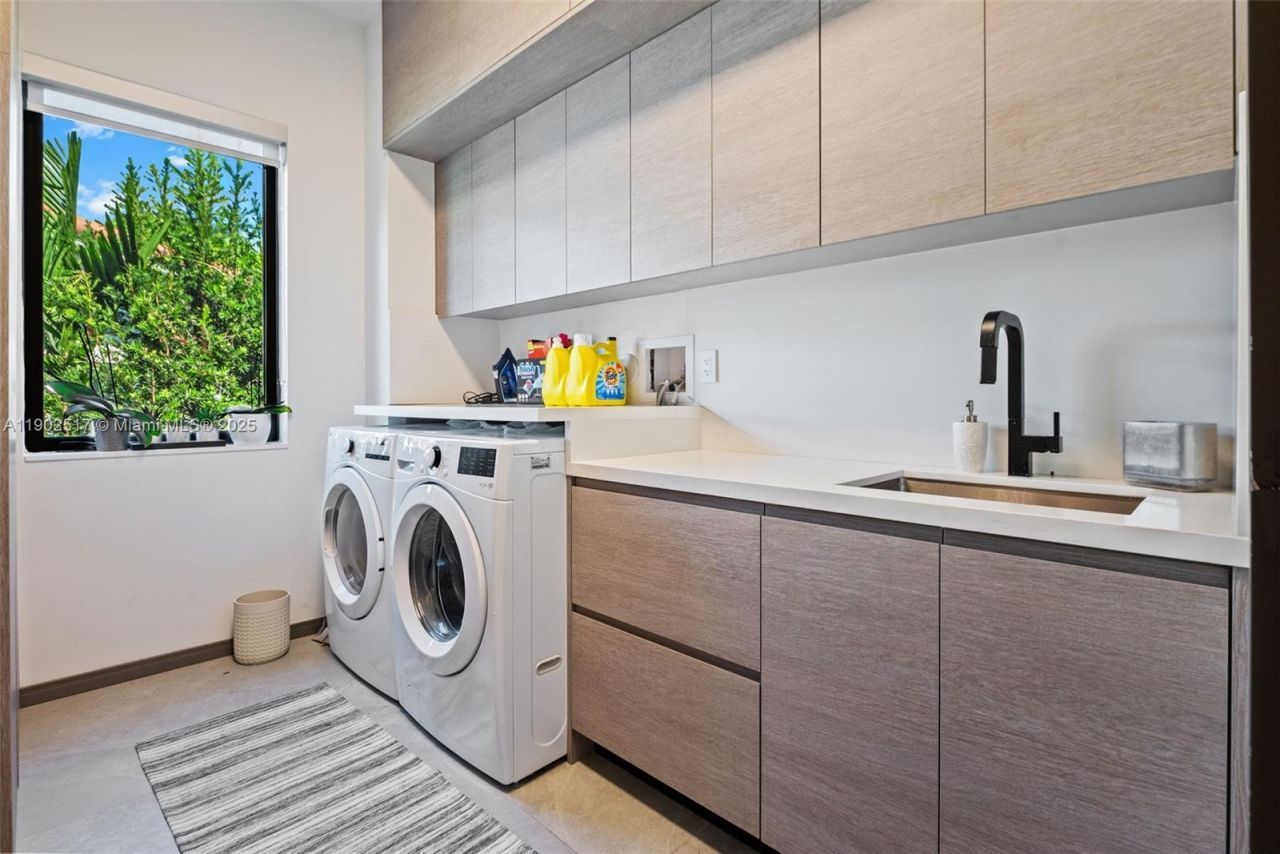 655 Layne Blvd, Hallandale Beach, FL 33009 Photo