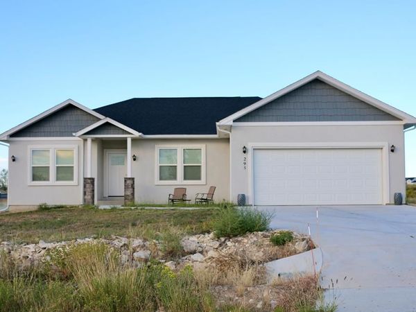 295 W Acorn Dr, Pueblo West, CO 81007