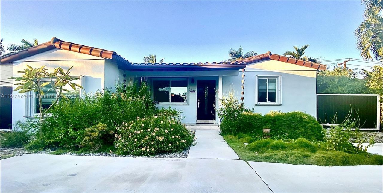 5935 SW 42nd St, Miami, FL 33155 Photo