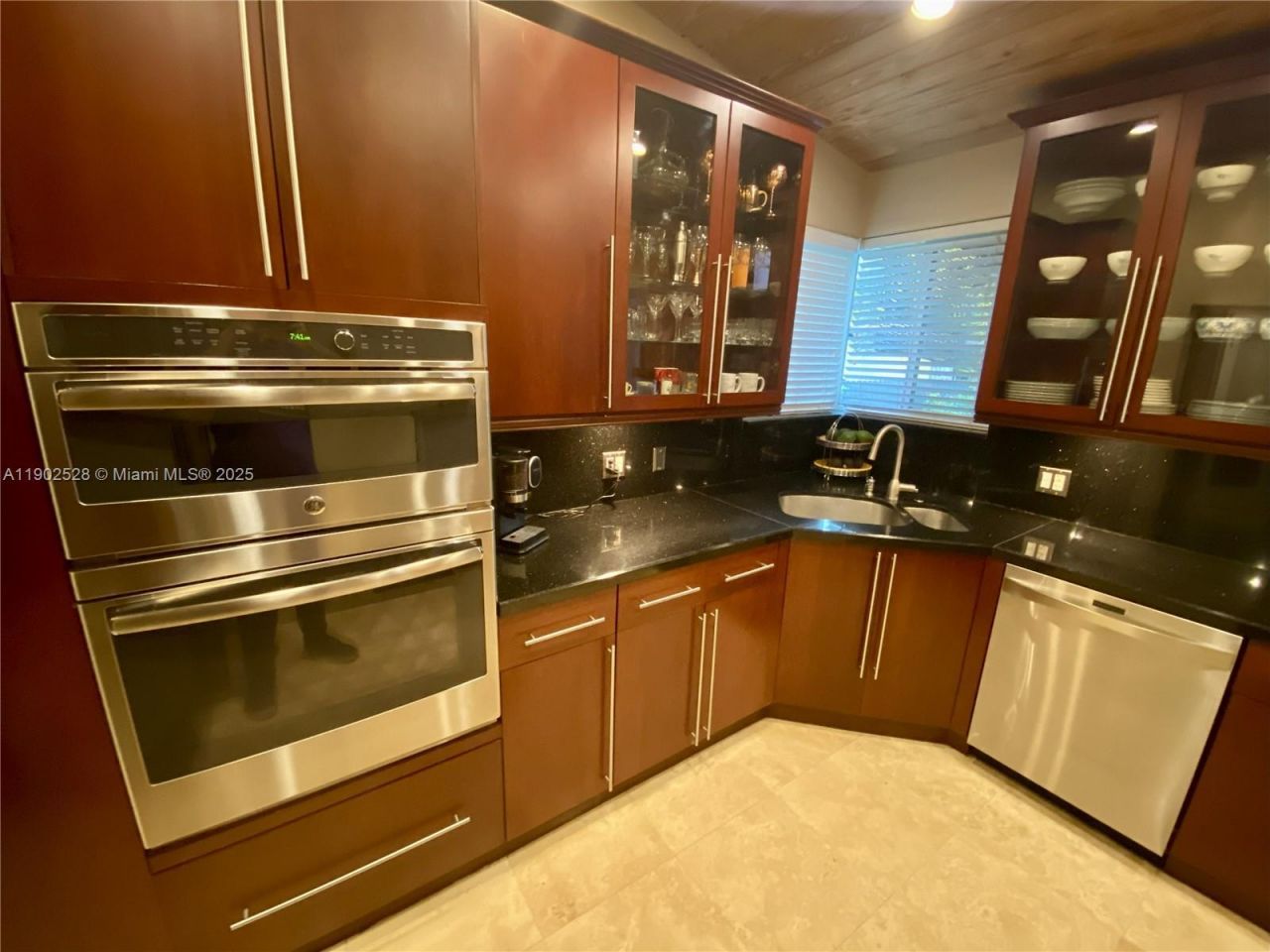 5935 SW 42nd St, Miami, FL 33155 Photo