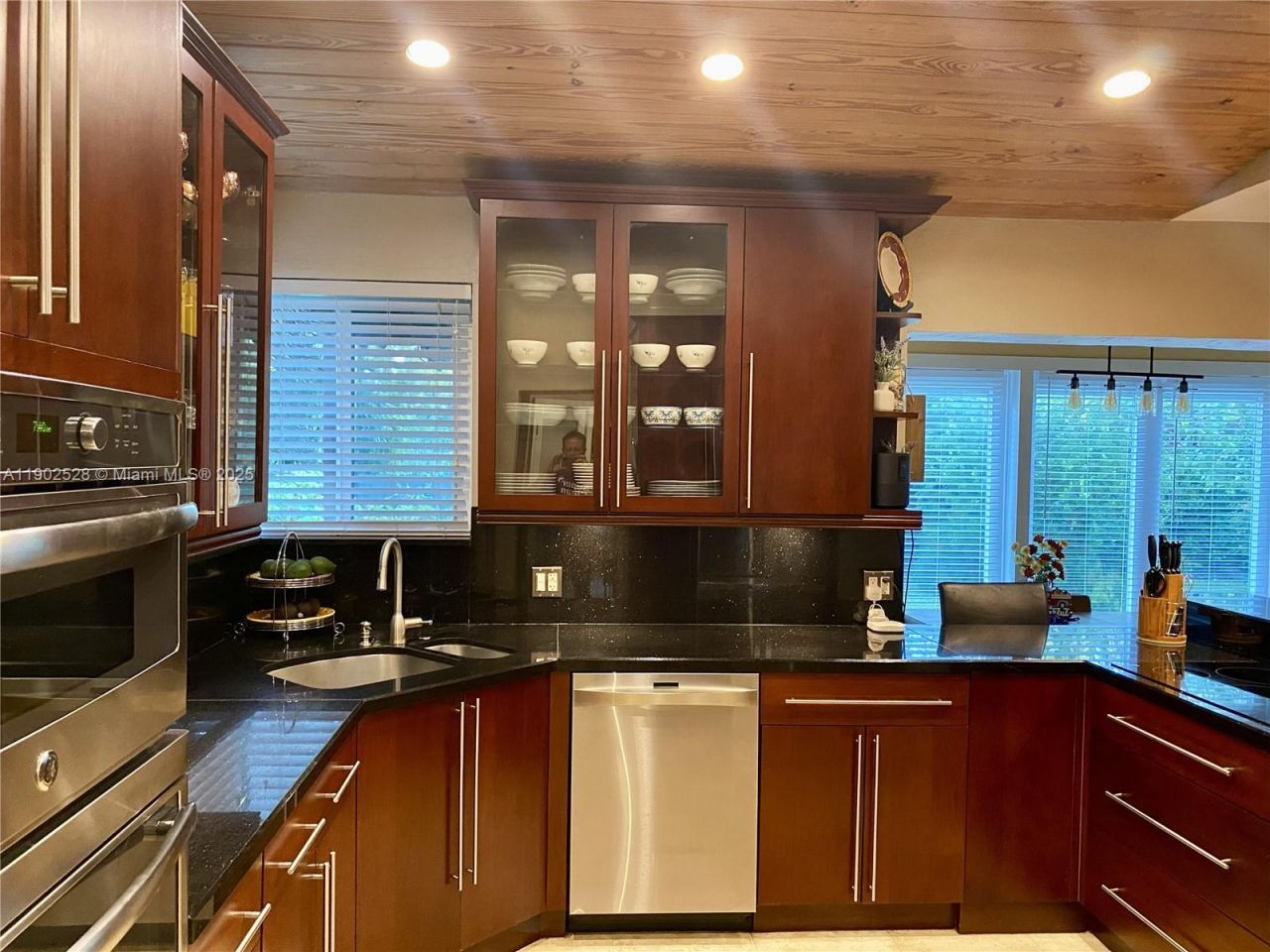 5935 SW 42nd St, Miami, FL 33155 Photo