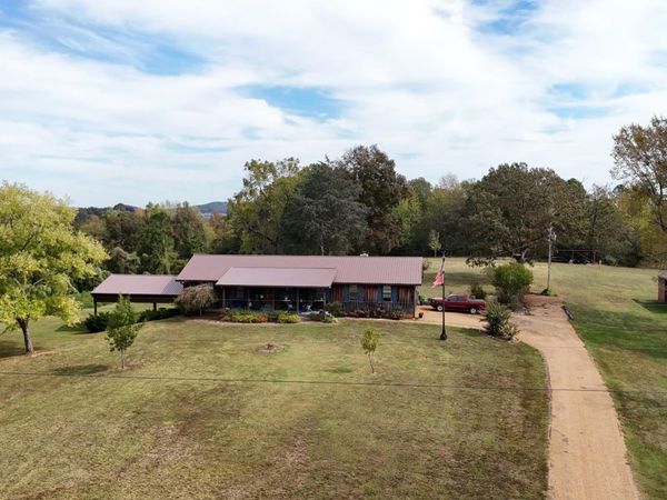 2890 NANCE BEND RD, Clifton, TN 38425