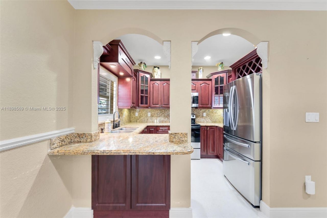 8357 NW South River Dr, Medley, FL 33166 Photo