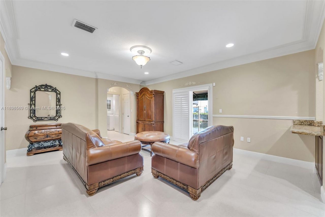 8357 NW South River Dr, Medley, FL 33166 Photo