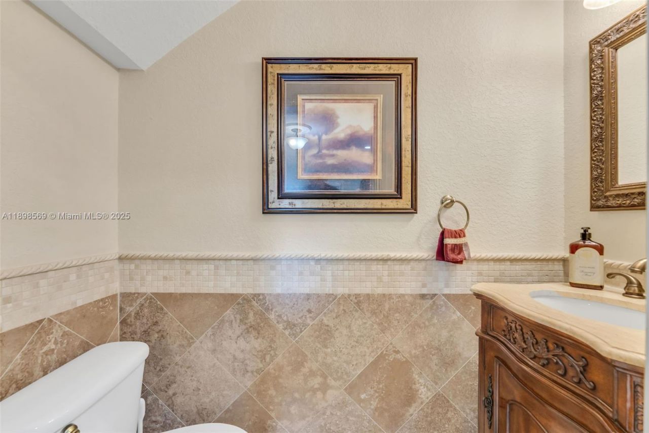 8357 NW South River Dr, Medley, FL 33166 Photo