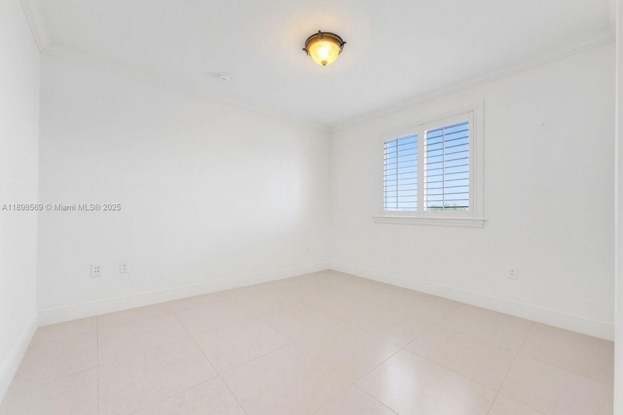 8357 NW South River Dr, Medley, FL 33166 Photo