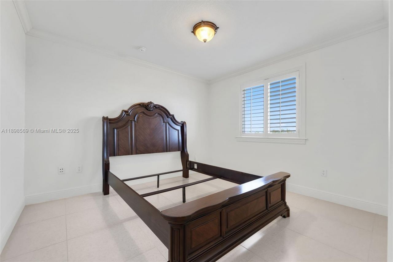 8357 NW South River Dr, Medley, FL 33166 Photo