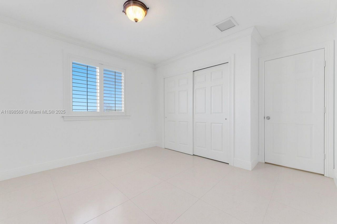 8357 NW South River Dr, Medley, FL 33166 Photo