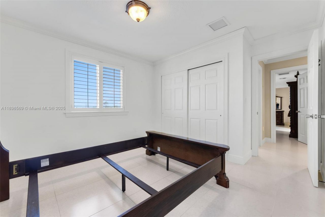 8357 NW South River Dr, Medley, FL 33166 Photo