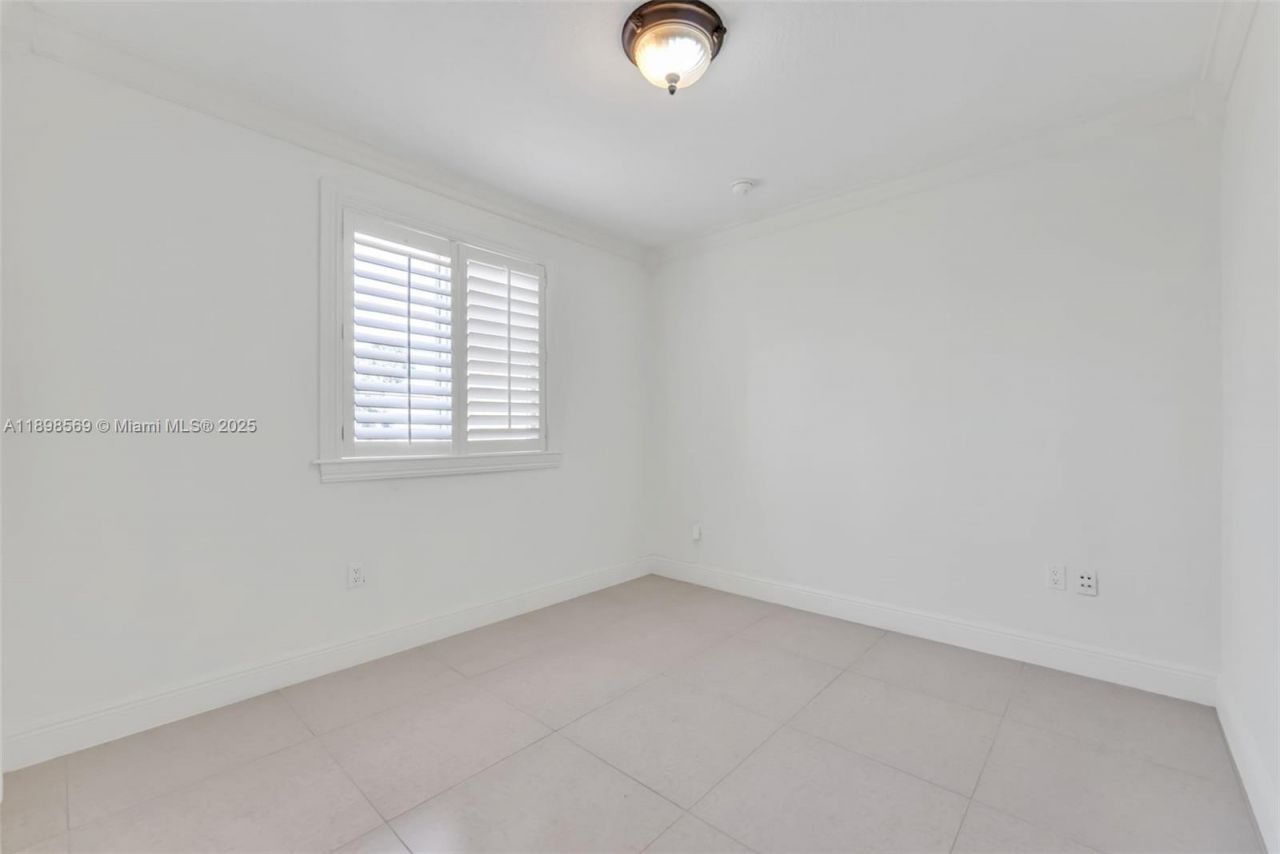 8357 NW South River Dr, Medley, FL 33166 Photo