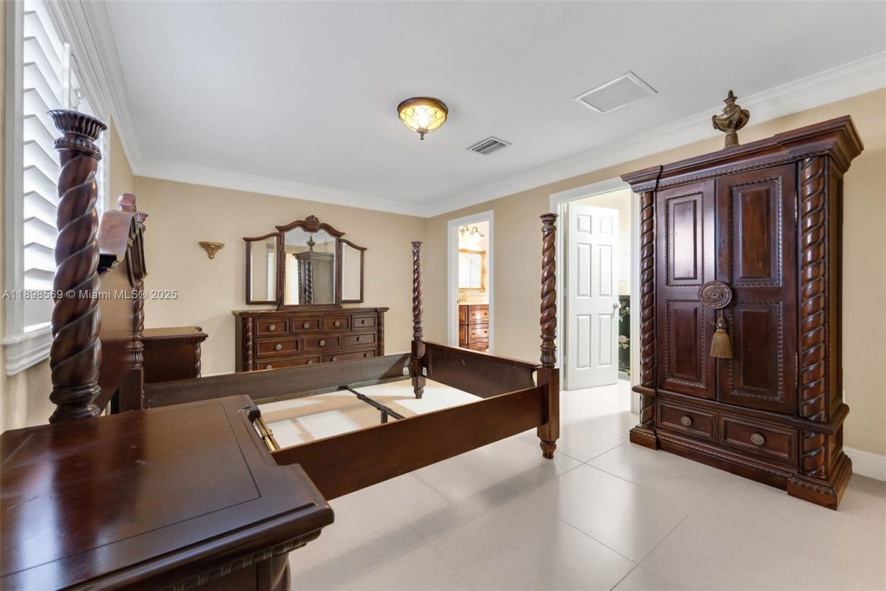 8357 NW South River Dr, Medley, FL 33166 Photo