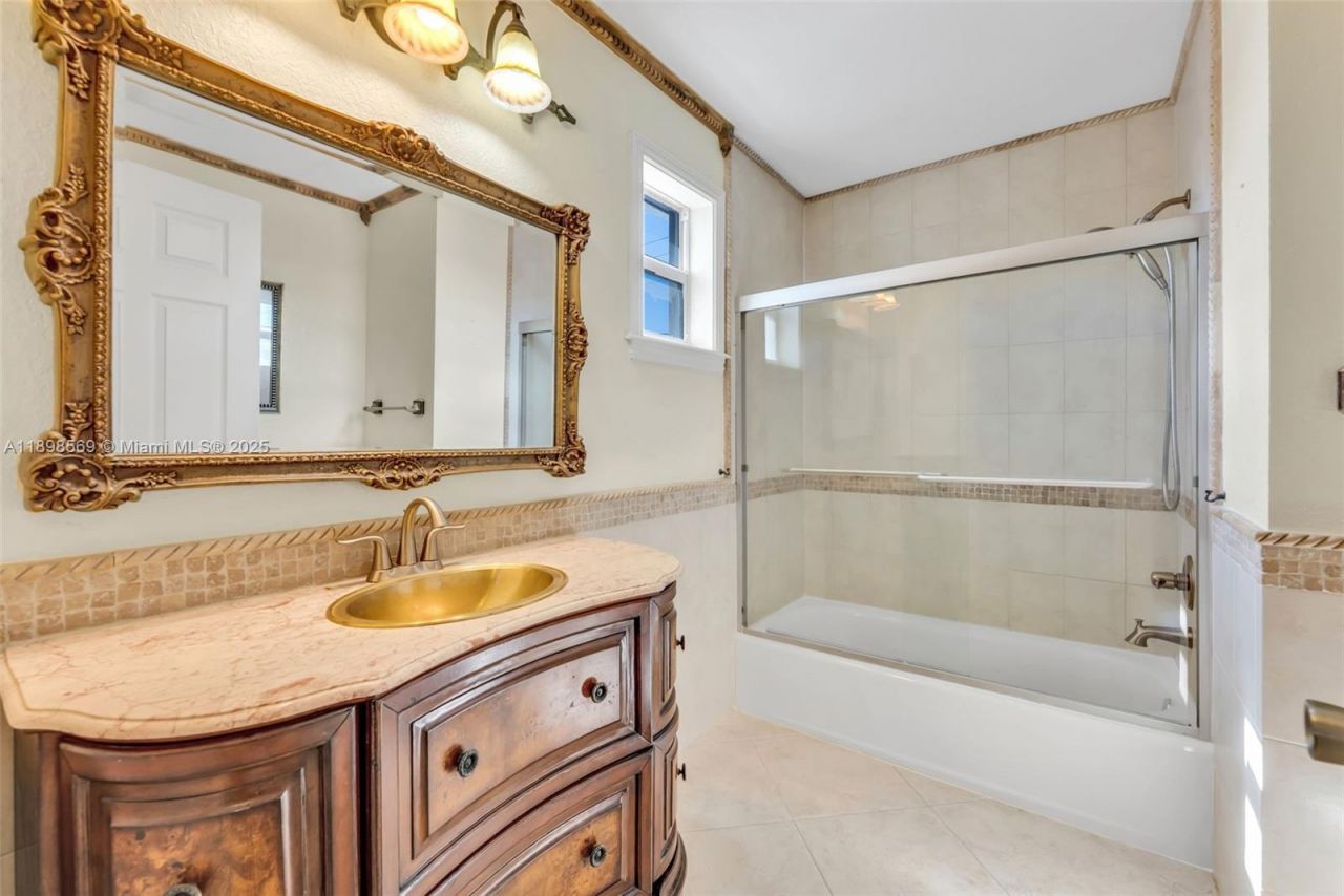 8357 NW South River Dr, Medley, FL 33166 Photo