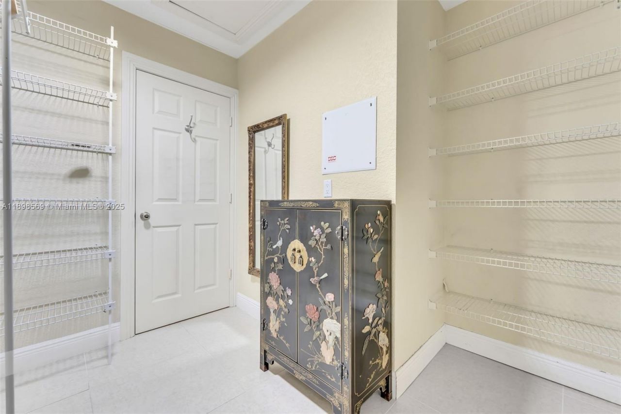 8357 NW South River Dr, Medley, FL 33166 Photo