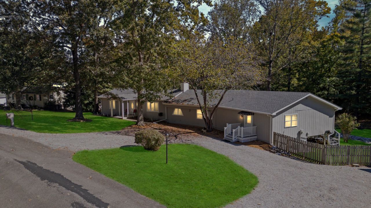 585 Lakeway Dr, Murray, KY 42071 Main Photo