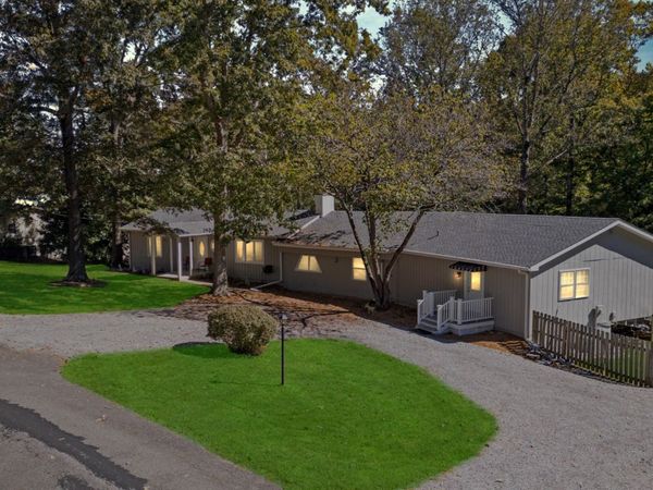 585 Lakeway Dr, Murray, KY 42071