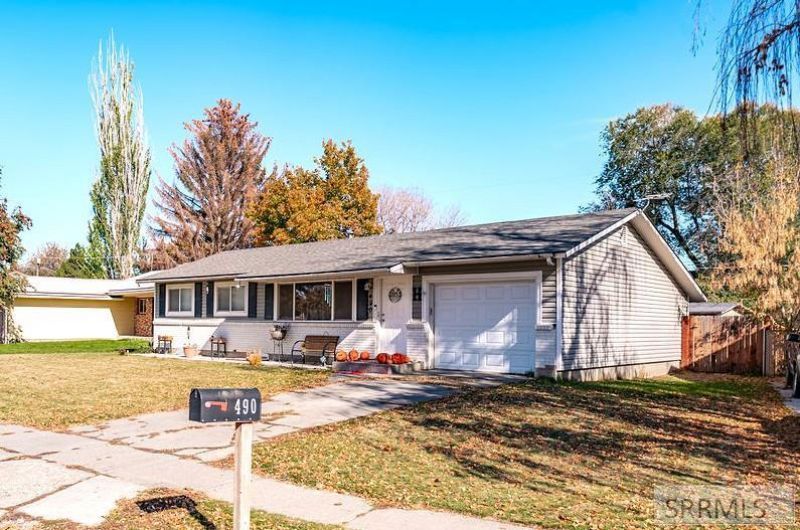 490 Moonlite Drive, Idaho Falls, ID 83402 Main Photo