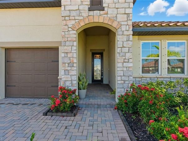 2055 Grove DR, NAPLES, FL 34120